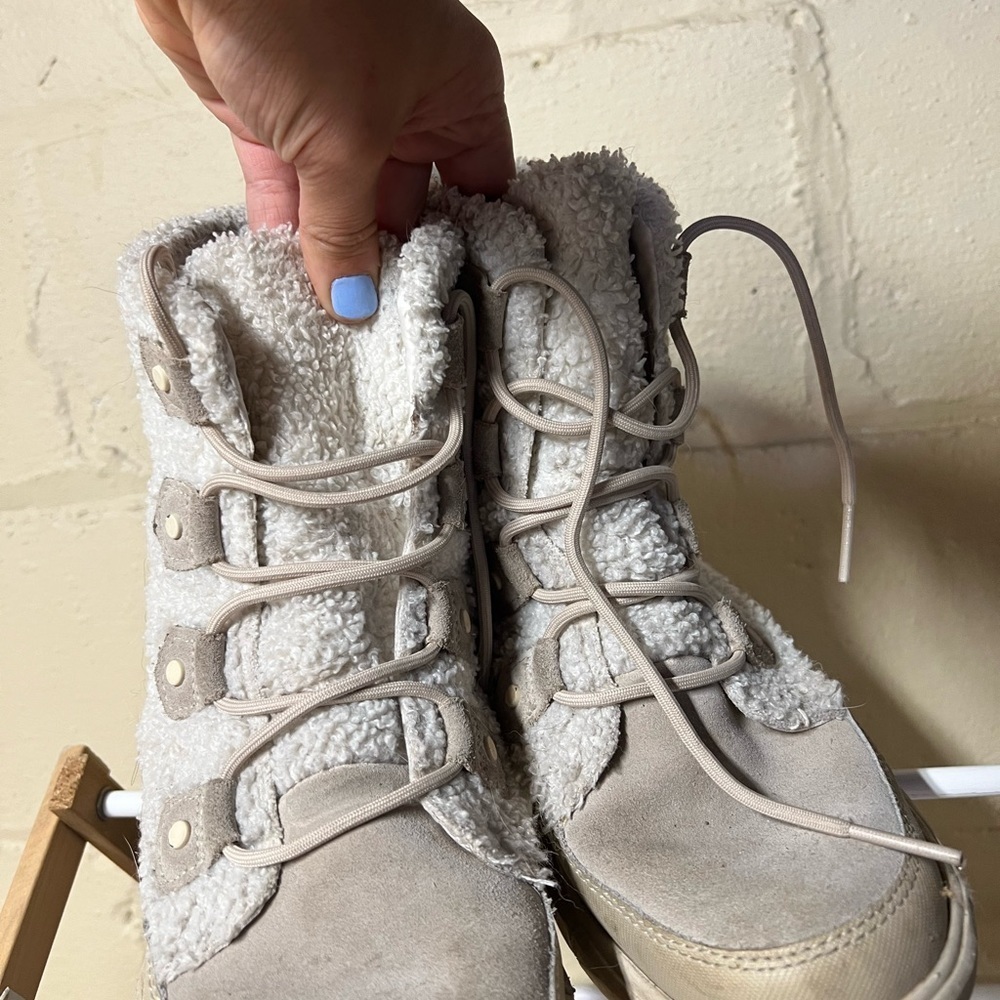 Sorel for sale,absolutely love these! have them in many colors, wear all day